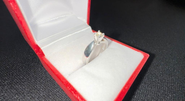 #447 - 1/5 Carat Natural Diamond. 14k White Gold Solitaire Engagement Ring, Size 5 in Jewellery & Watches - Image 2