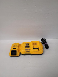 (77871-2) DeWalt DCB118 Charger with Battery