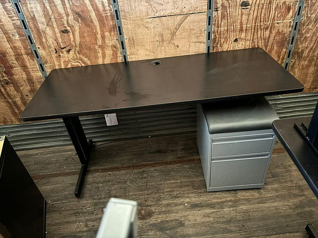 Straight Desk with Mobile Pedestal in Excellent Condition-Call us now! in Desks in Toronto (GTA) - Image 3