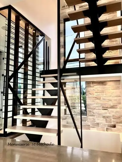Menuiserie St-Méthode fabrique des marches d'escalier dans différentes essences de bois tel que le n...