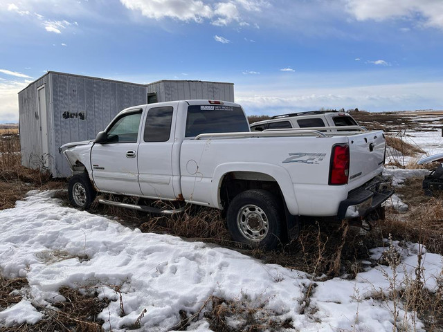2004 Chevrolet Silverado 2500HD 6.6L Diesel 4x4 For Parting Out in Auto Body Parts in Manitoba
