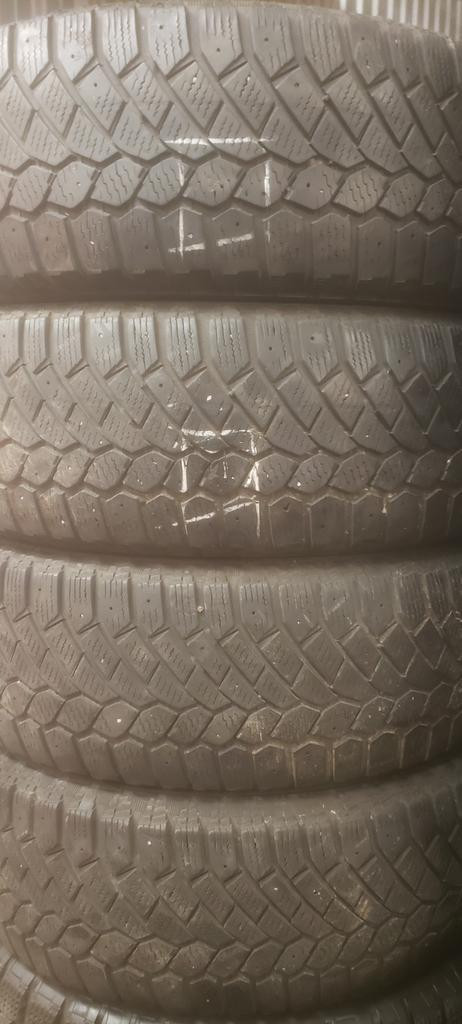 (TH52) 4 Pneus Hiver - 4 Winter Tires 195-65-15 Gislaved 5/32 in Tires & Rims in Greater Montréal