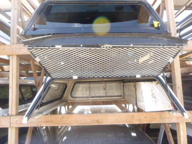 2015 - 2020 Ford F150 6ft6 YZ Oxford White ARE Truck Cap in Other Parts & Accessories in Hamilton - Image 4