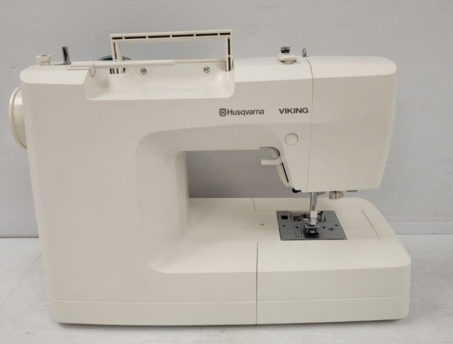 (I-34397) Husqvarna Viking VSMAB Emerald 118 Sewing Machine in Hobbies & Crafts in Alberta - Image 3