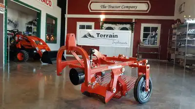 Terrain 3PH rear discharge Potato Digger. Designed for digging potatoes or other tubers. The machine...