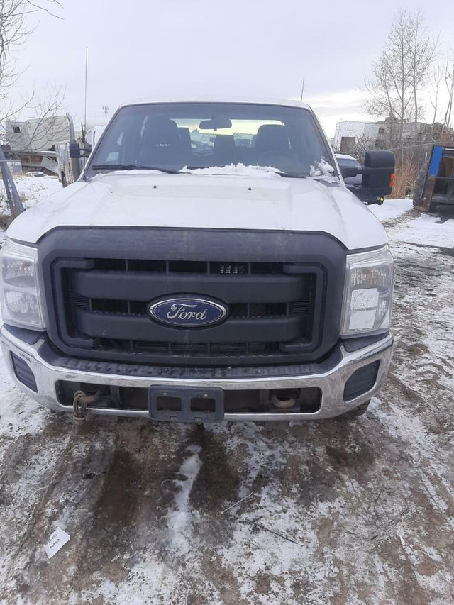 2014 Ford F350 6.2L 4x4 For Parting Out in Auto Body Parts in Manitoba - Image 4