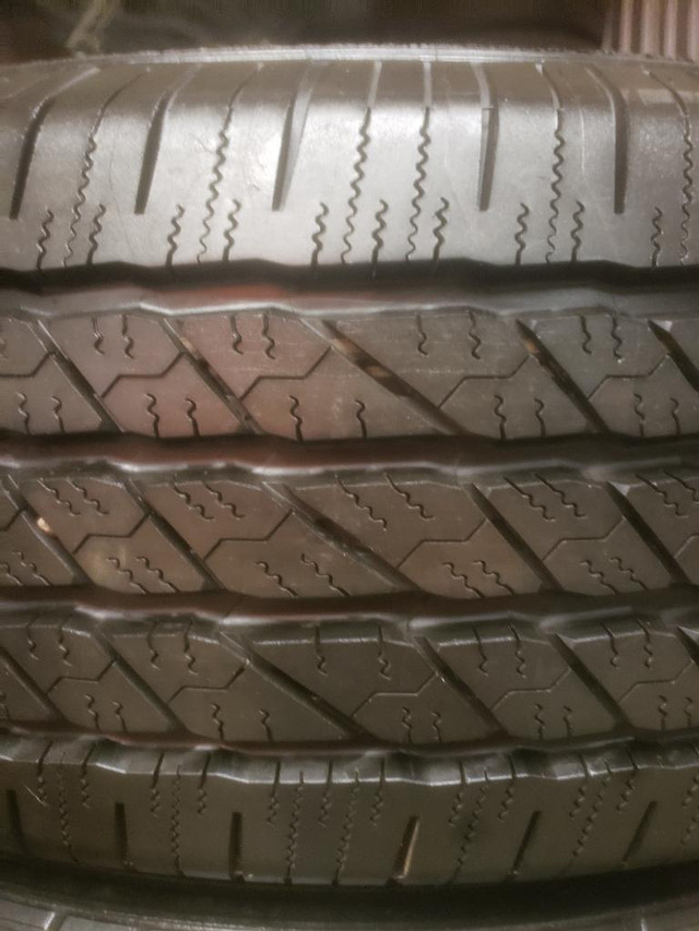 (D57) 1 Pneu Ete - 1 Summer Tire 255-70-18 Michelin 10/32 in Tires & Rims in Greater Montréal - Image 2