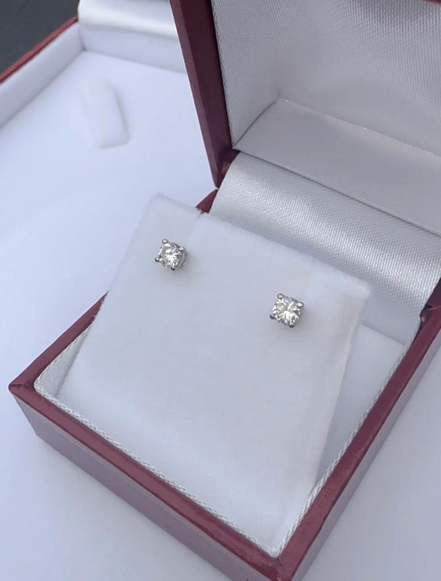 #441 - 0.33 CTW Natural Diamond, 14k White Gold Screwback Studs - NEW in Jewellery & Watches