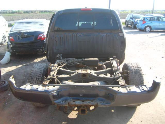 2006 toyota tacoma 4.0l 4x4 automatic # pour pieces # for parts# part out in Auto Body Parts in Québec - Image 4