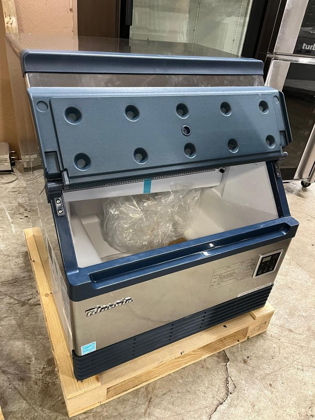 Blueair Ice Machines 105LBS/24HRS BLUI-100A | Restaurant Equipment dans Équipement de cuisine industrielle - Image 2