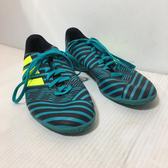 Adidas Unisex Indoor Soccer Shoes - Size 7 - Pre-owned - DVXTBU in Soccer in Calgary