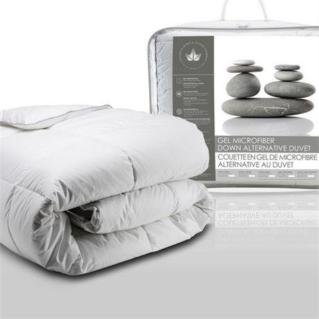 DOUBLE Canadian Down & Feather Company Microfiber Down Alternative Comforter in Bedding in Ontario