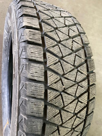 4 pneus dhiver P245/65R17 107S Bridgestone Blizzak DM-V2 34.0% dusure, mesure 7-8-9-10/32