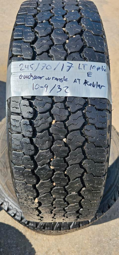 245/70/17 LT 10 plies 4 pneus ete goodyear wrangler adventure presque neufs 590$ INSTALLER in Tires & Rims in Greater Montréal - Image 2