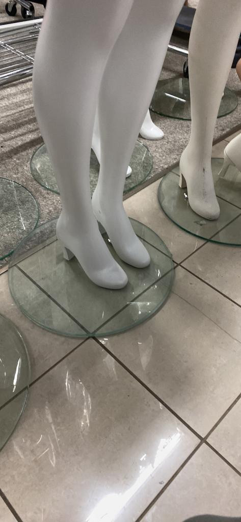 Used matte/glossy white Female mannequin with abstract egghead. manikin clothing display production studio in Other in Ontario - Image 2