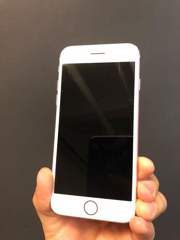 iPhone 7 32 GB Unlocked -- Let our customer service amaze you in Cell Phones in Calgary - Image 3