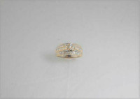 (I-310-184) 18K Multistone Diamond Ring