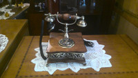 téléphone en bois et brass look antique