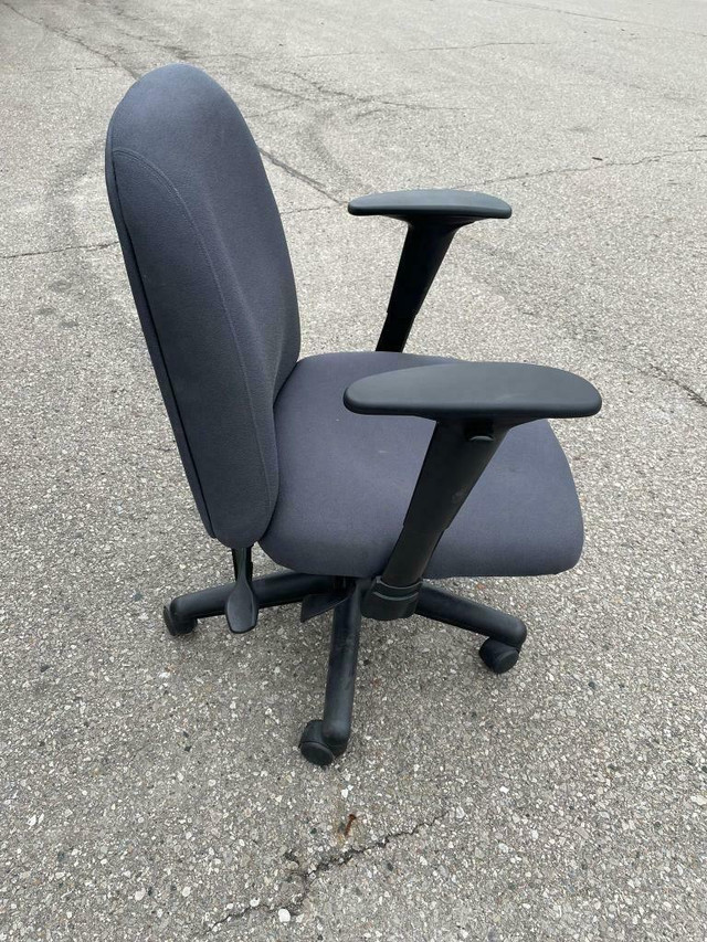Hart Task Chair in Excellent Condition-Call us now! in Chairs & Recliners in Toronto (GTA) - Image 2