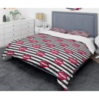 Made in Canada - East Urban Home Lips Fashion Mid-Century Duvet Cover Set