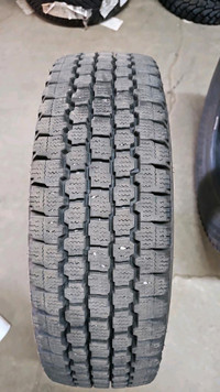 4 pneus dhiver LT225/75R16 115/112Q Bridgestone Blizzak W965 25.0% dusure, mesure 14-13-12-13/32