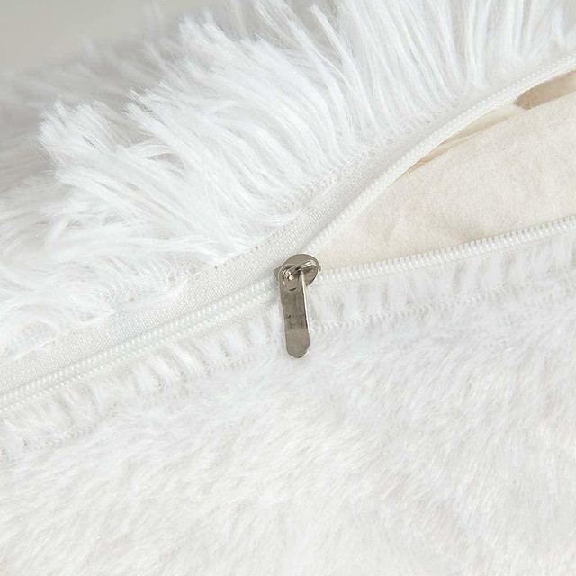 NEW 18 IN LUXURY FAUX FUR THROW PILLOWS in Bedding in Alberta - Image 3