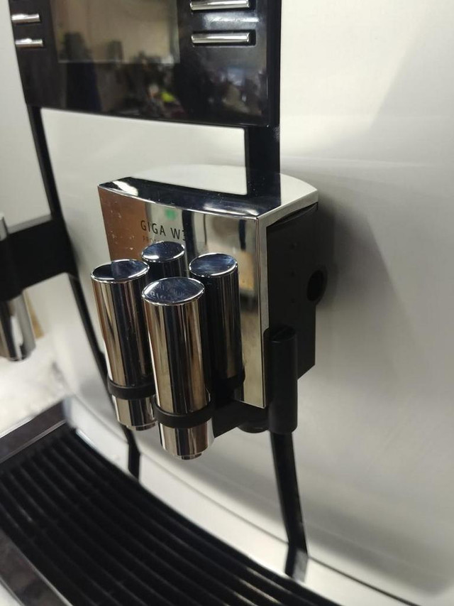 Jura Giga W3 Professional Coffee Machine 15089 in Coffee Makers in Toronto (GTA) - Image 4