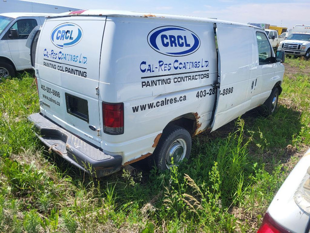 2006 Ford E-250 Van 5.4L RWD Parting Out in Auto Body Parts in Saskatchewan - Image 4