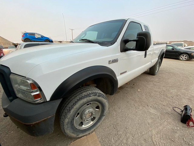 2006 Ford Super Duty F-250 Supercab 142 XL 4WD: ONLY FOR PARTS in Auto Body Parts