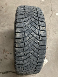 4 pneus dhiver P215/65R17 108T Pirelli Winter Ice Zero FR 35.5% dusure, mesure 7-7-7-7/32