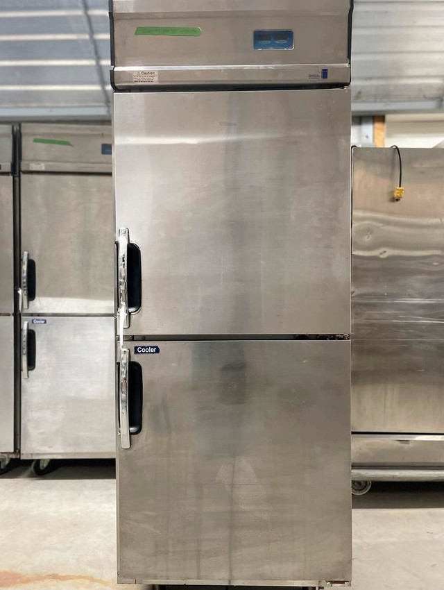 Double Solid Door Cooler/Freezer Combo Used FOR01988 in Industrial Kitchen Supplies in Ontario - Image 2