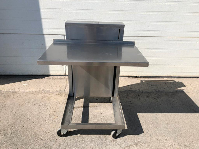 Table élévatrice en acier inoxydable --- Stainless steel auto-lifting table /cart in Other Business & Industrial in West Island