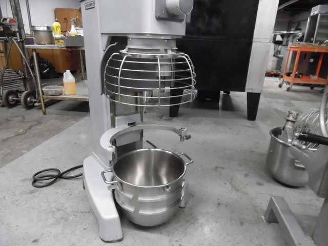 Hobart HL300 40 Quart Dough Mixer Phase 3 in Industrial Kitchen Supplies in Toronto (GTA) - Image 3