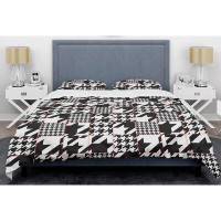 East Urban Home Classic Houndstooth Mid-Century Duvet Cover Set