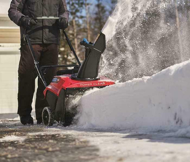 Toro 721 R-C Power Clear Snowthrower Commercial 2022/23 NEW in Snowblowers in Edmonton Area - Image 2