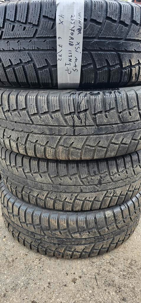 255/70/18 4 pneus HIVER artic claw 350$ INSTALLÉ 275/65/18 in Tires & Rims in Greater Montréal