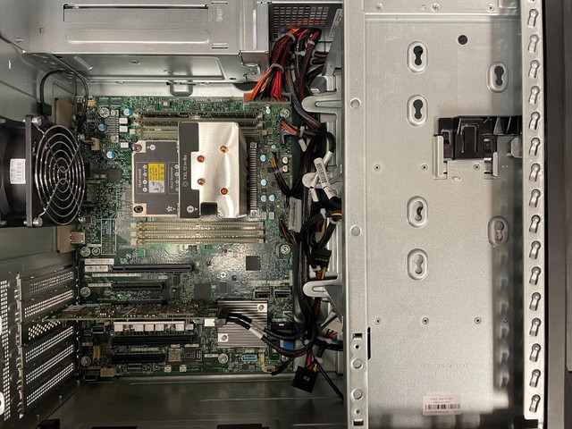 HP ProLiant ML110 Gen10, Xeon Silver 4208, 64GB RAM, 6x800GB SSD, E208i-p, 3 Year Warranty in Servers in Québec - Image 4