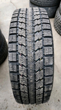 4 pneus dhiver P235/60R17 102T Toyo Observe GSi5 20.0% dusure, mesure 8-9-11-10/32