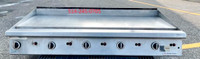 Garland Plaque 60” Gas Nat Comme Neuf. 60” Gas griddle like new.