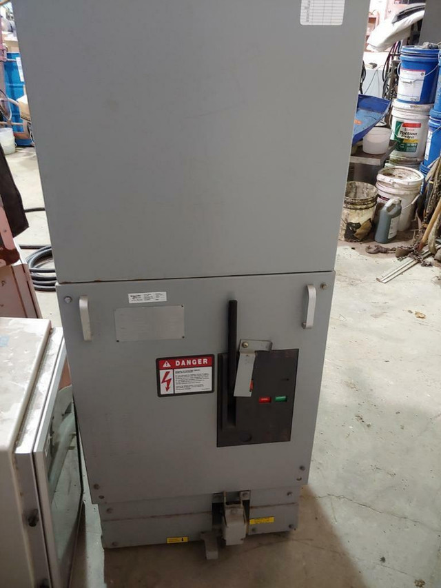 Square D Medium Voltage VR Type Breaker, 5 KV, 1200 AMP Rated in Other Business & Industrial
