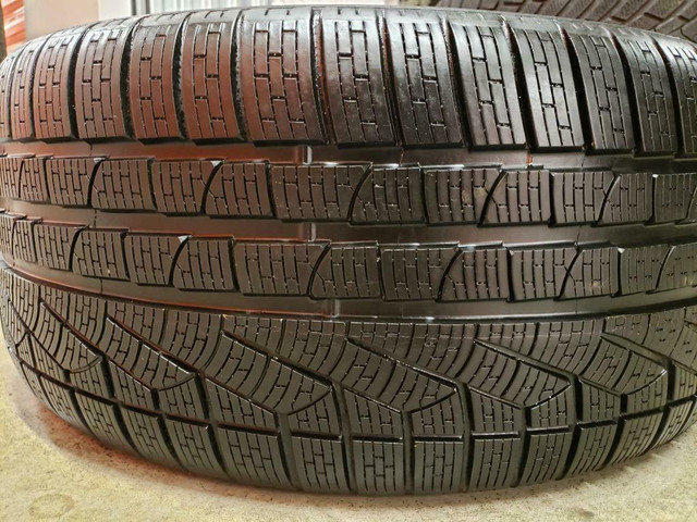 (ZH274) 1 Pneu Hiver - 1 Winter Tire 275-40-19 Pirelli RunFlat 8/32 in Tires & Rims in Greater Montréal