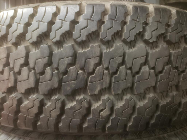 (DH167) 1 Pneu Hiver - 1 Winter Tire 245-75-17 Goodyear 10-11/32 in Tires & Rims in Greater Montréal