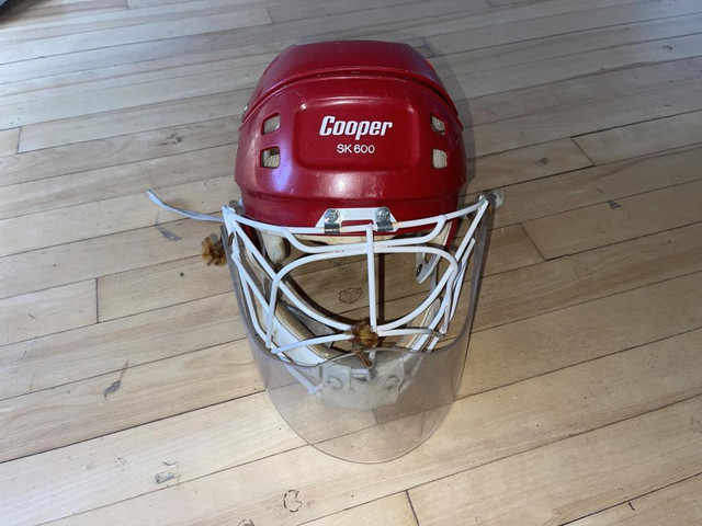 plusieurs casque de gardien de but  JUNIOR casque pour dek hockey de 35$ et casque COOPER STYLE TRETIAK à 90$ in Hockey in Laval / North Shore
