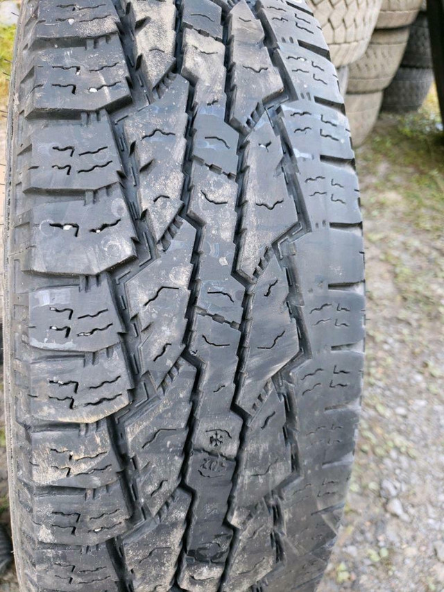 4 pneus d'hiver LT225/75/16 115/112S Nokian Rotiiva AT Plus 53.0% d'usure, mesure 8-7-8-9/32 in Tires & Rims in Québec City - Image 4