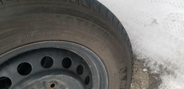 LIKE NEW   TOYOTA SIENNA /  RAV 4  HIGH PERFORMANCE  MICHELIN      WINTER       TIRES 225 / 70 / 16  ON  STEEL RIMS in Tires & Rims in Ontario - Image 4