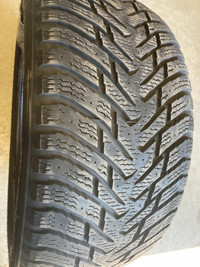 4 pneus dhiver P255/40R18 100T Nokian Hakkapeliitta 8 29.5% dusure, mesure 9-9-9-9/32