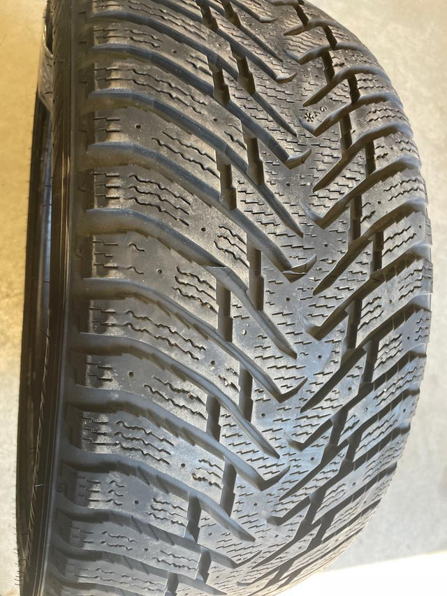 4 pneus dhiver P255/40R18 100T Nokian Hakkapeliitta 8 29.5% dusure, mesure 9-9-9-9/32 in Tires & Rims in Québec City