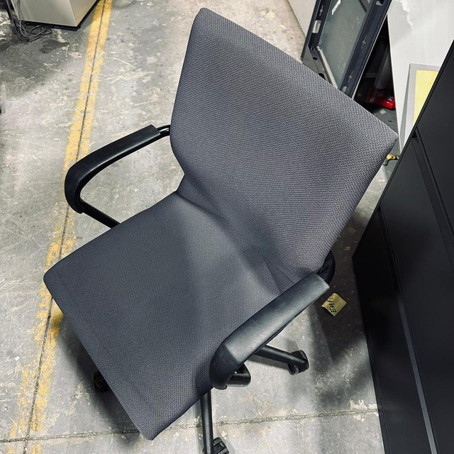 Steelcase Protege Chair in Excellent Condition-Call us now! dans Chaises, Fauteuils inclinables  à Région du Grand Toronto - Image 3