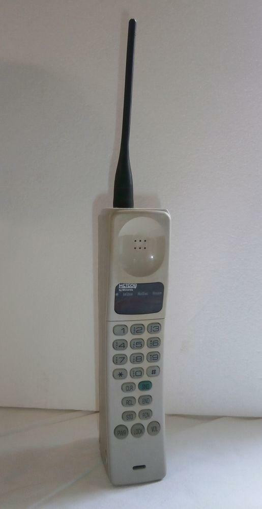 1994 New Vintage Motorola Classic II Brick Cell Phone in Cell Phones in Toronto (GTA) - Image 3