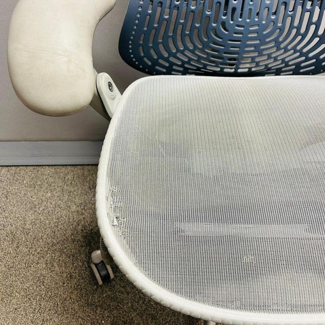 Herman Miller Mirra Chair in Good Condition ( small tear on the seat) in Chairs & Recliners in Toronto (GTA) - Image 2